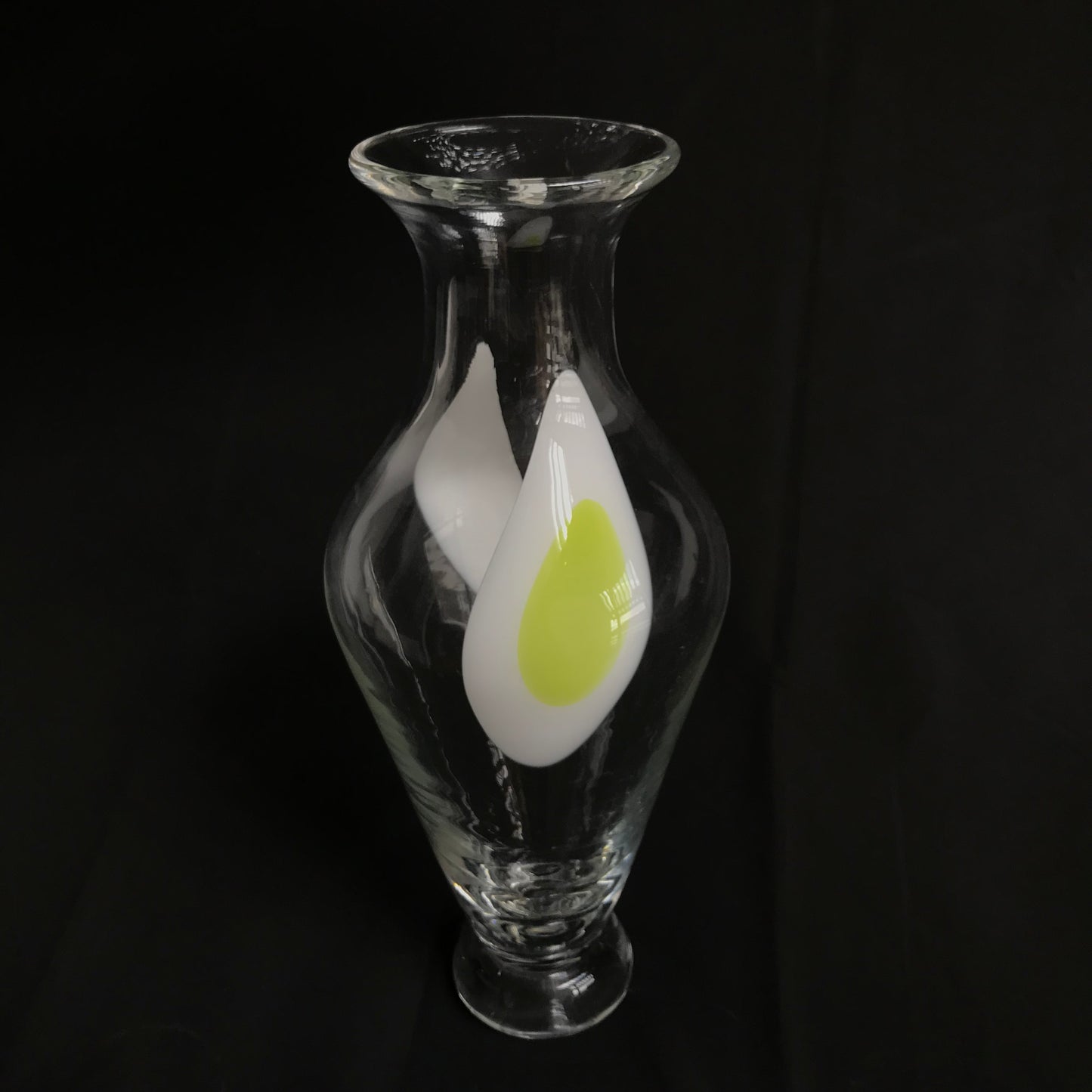 Grand Art Glass Display Vase