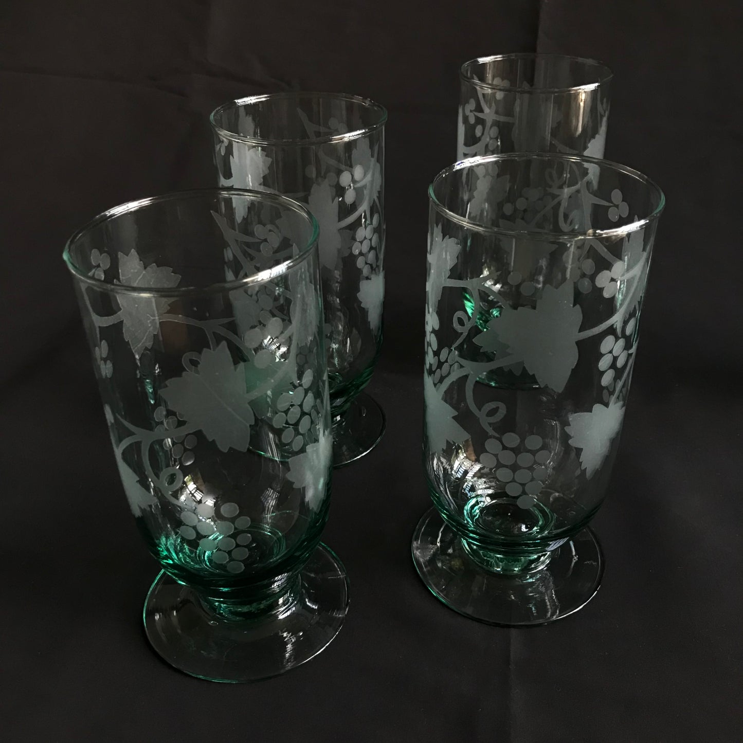 Water Glasses with Vine Leaf design