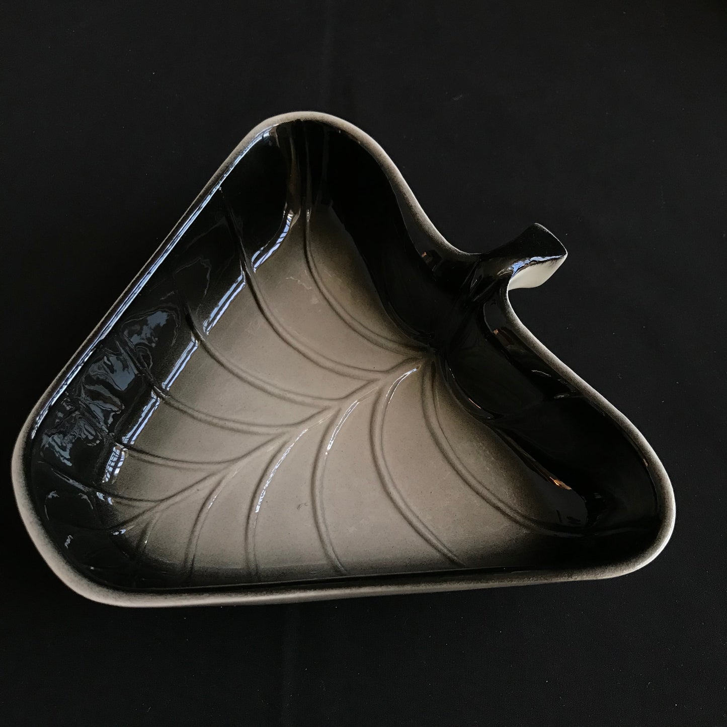 Six Ceramic ‘Leaf’ Dishes.